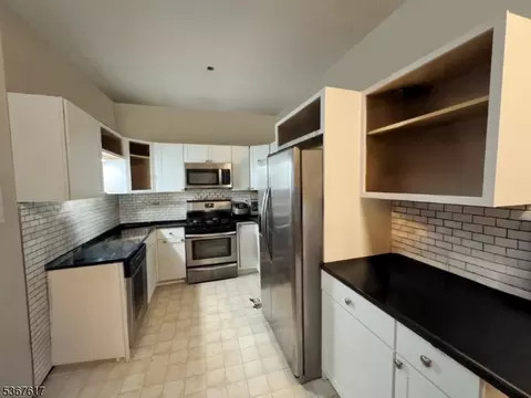8619 Brittany Dr, Wayne, NJ 07470 photo 3