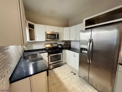 8619 Brittany Dr, Wayne, NJ 07470 photo 4