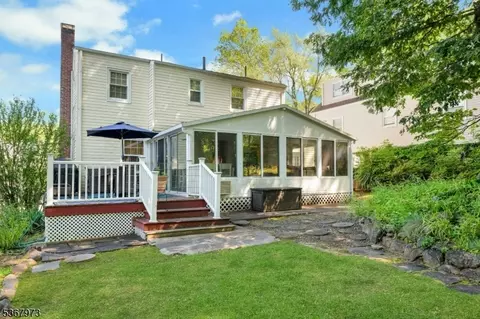 8 Roosevelt Ter, Livingston, NJ 07039