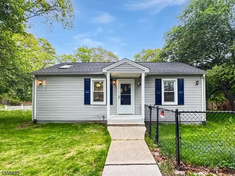 100 Unger Ave, Stanhope, NJ 07874