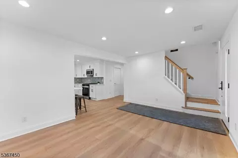 27 Laytham Dr, Wayne, NJ 07470 photo 5