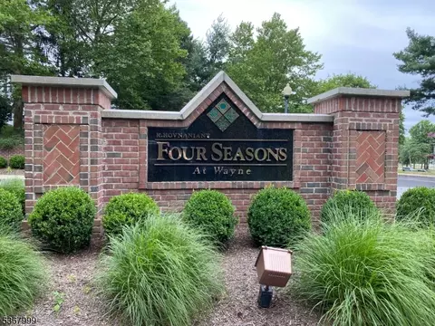 1407 Four Seasons Dr #1407, Wayne, NJ 07470