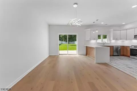 206 E 9th Ave, Roselle, NJ 07203 photo 5