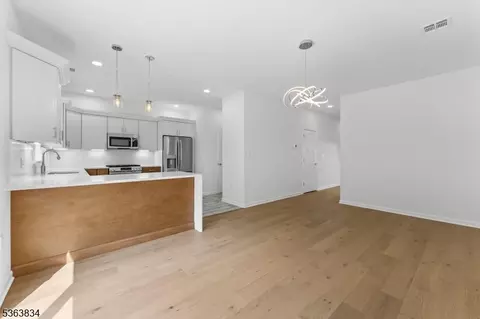 206 E 9th Ave, Roselle, NJ 07203 photo 4