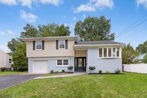 30 Runnymede Rd, Clark, NJ 07066