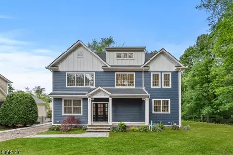 61 Washington Ct, Livingston, NJ 07039