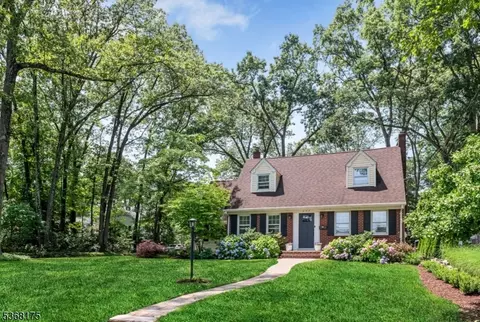 377 Dartmouth St, Wyckoff, NJ 07481