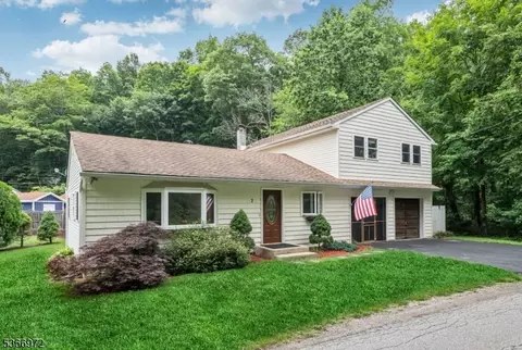 2 Cabin Spring Trl, Byram Twp, NJ 07821