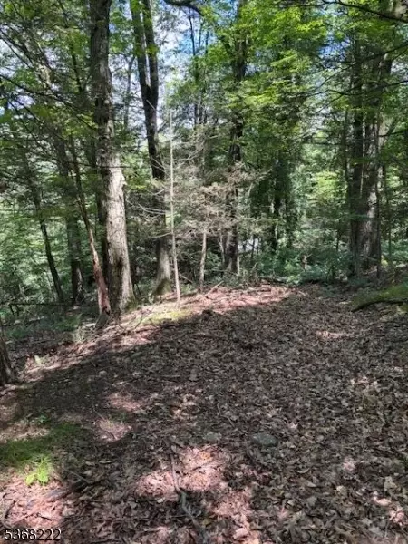 28 Hillside Rd, Wanaque Boro, NJ 07465