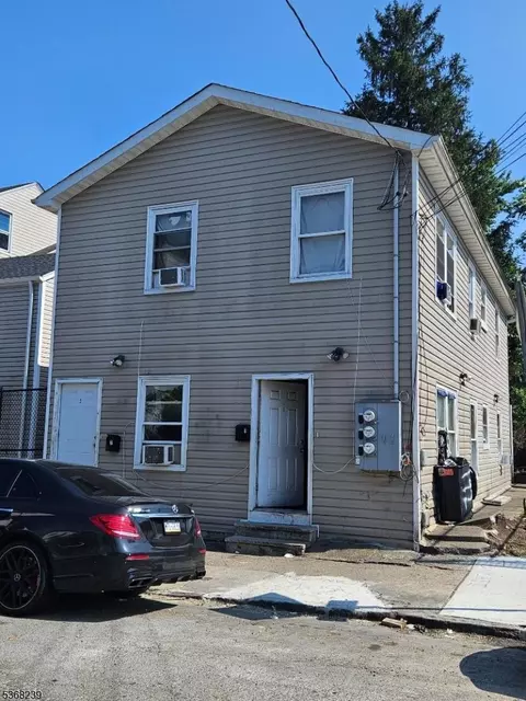 192 12th Ave #2, Paterson, NJ 07501