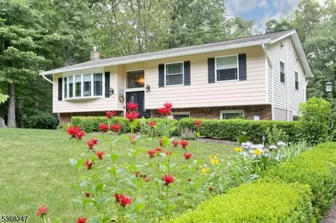 110 Fieldstone Dr, Ringwood, NJ 07456
