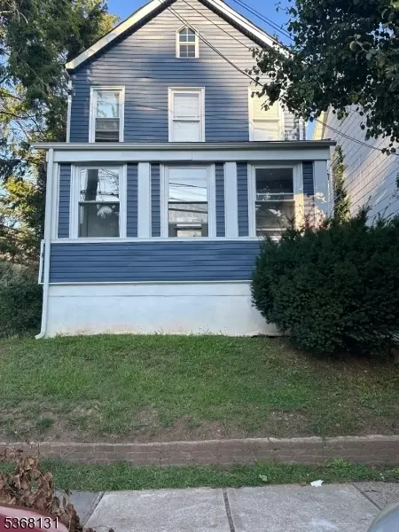 52 Smith St, Irvington, NJ 07111