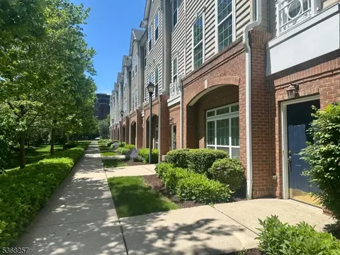 801 Deluca Rd, Belleville, NJ 07109