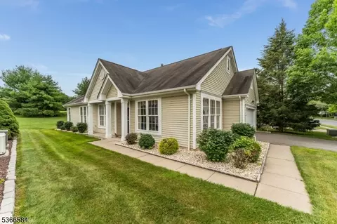 6 Kensington Cir, Belvidere, NJ 07823