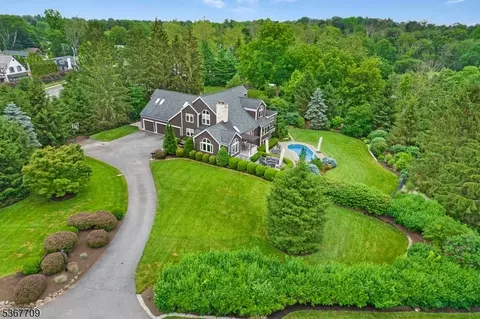 52 W Main St, Mendham, NJ 07945