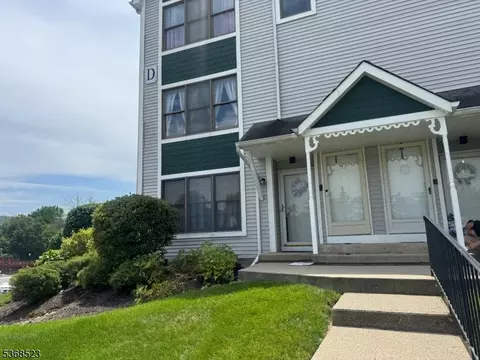 32 Heritage Ln, Hamburg, NJ 07419