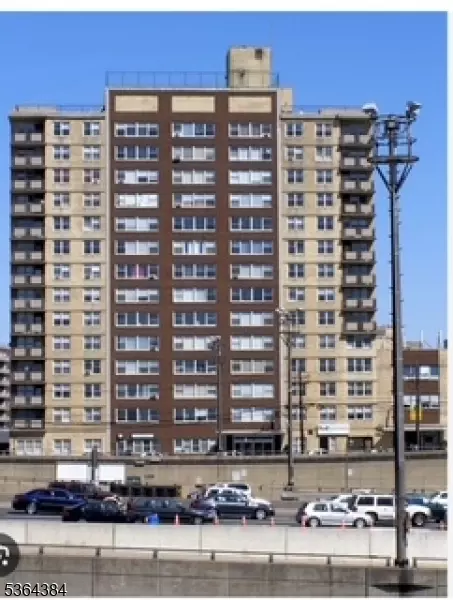 201 Bridge Plaza No #11A, Fort Lee, NJ 07024