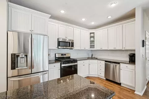 19 Caroline Foster Ct, Morristown, NJ 07960
