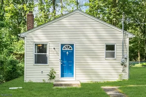 5 Iroquois Trl, Budd Lake, NJ 07828