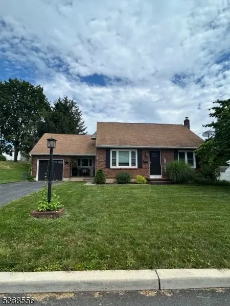 2 Lyons Ct, Phillipsburg, NJ 08865