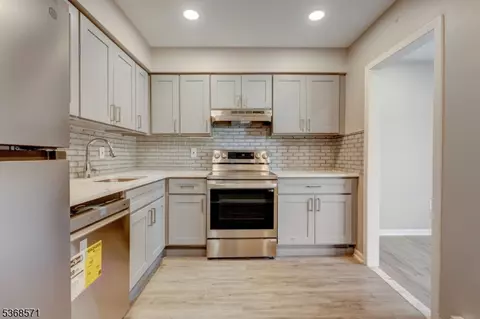 186 Park St, East Orange, NJ 07017