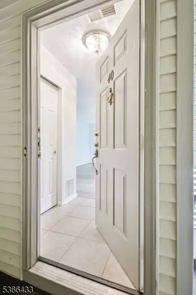 40 Commonwealth Dr #40, Basking Ridge, NJ 07920