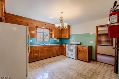 39 Academy Ave, Plainfield, NJ 07062 photo 3
