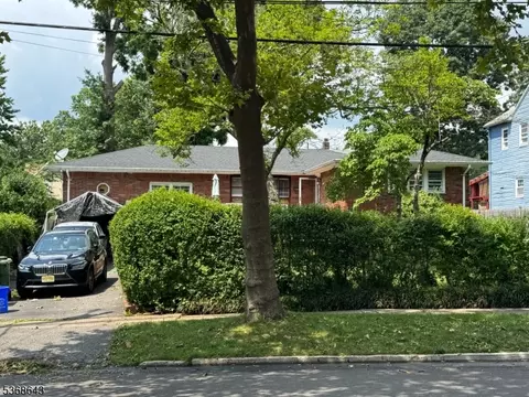 210 W 7th Ave, Roselle, NJ 07203