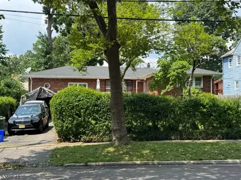 210 W 7th Ave, Roselle, NJ 07203