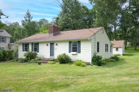 17 Joliet St, Tewksbury Twp, NJ 08858 photo 2