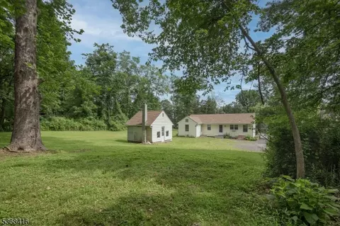 17 Joliet St, Tewksbury Twp, NJ 08858 photo 4