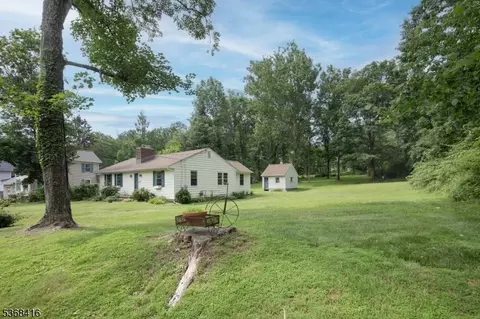 17 Joliet St, Tewksbury Twp, NJ 08858 photo 3