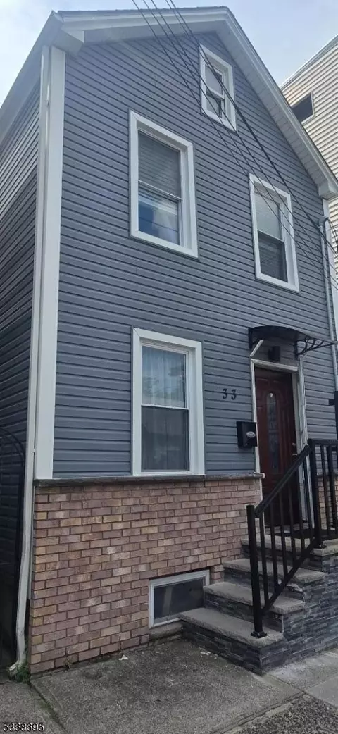 33 Houston St, Newark, NJ 07105