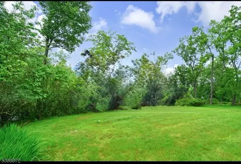 54 W Hobart Gap Rd, Livingston, NJ 07039