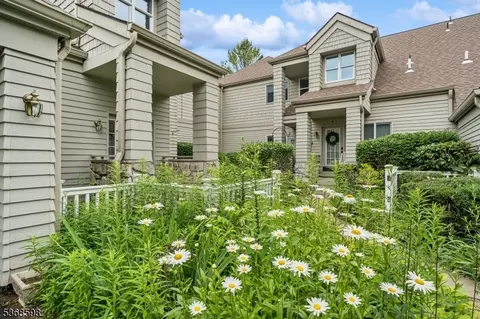 7 Harker Hill Dr, Hamburg, NJ 07419