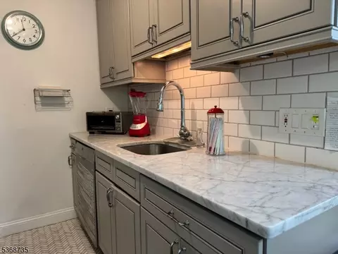 605 Grove St #5, Clifton, NJ 07013