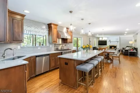 19 Timber Ln, Randolph, NJ 07869