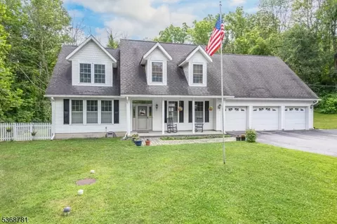 66 Lake Wallkill Rd, Sussex, NJ 07461