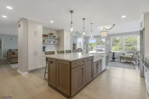 14 Heath Rd, Whitehouse Station, NJ 08889