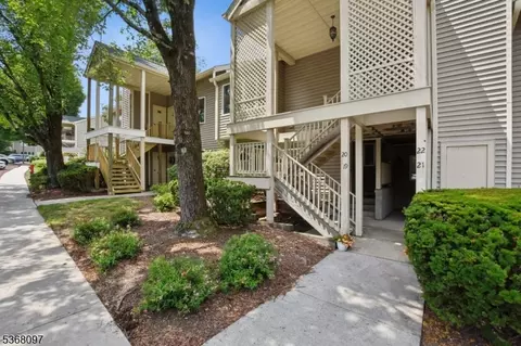 20 Augusta Dr, Annandale, NJ 08801