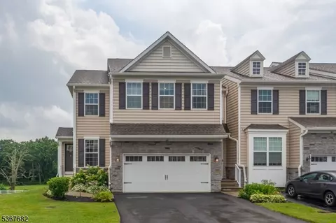 601 Charleston Dr #601, Monroe Township, NJ 08831