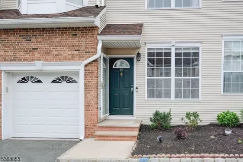 49 Gallop Ln, Somerset, NJ 08873