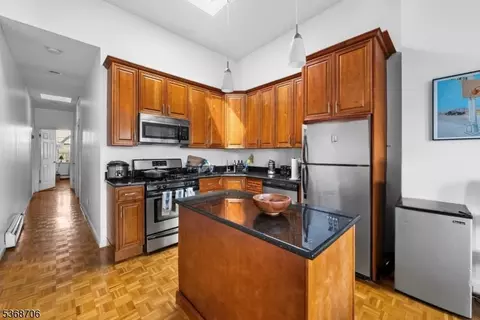 550 2nd St #4, Hoboken, NJ 07030