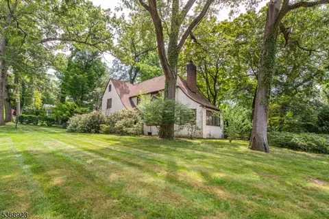 140 Valley View Ave, Ridgewood, NJ 07450