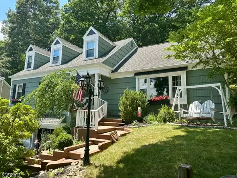 8 Cardinal Dr, Sparta, NJ 07871