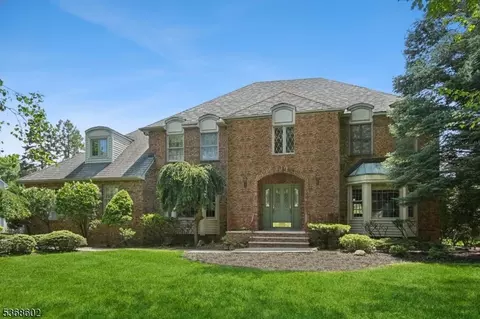 41 Silver Spring Ct, East Hanover, NJ 07936