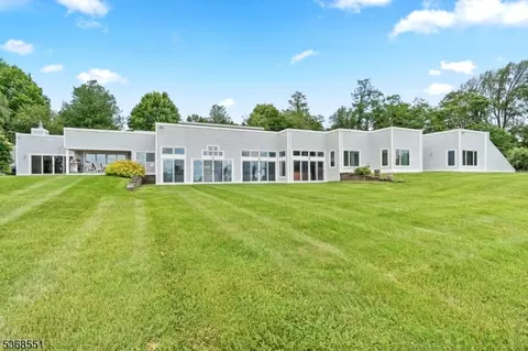 62 Zellers Rd, Long Valley, NJ 07853