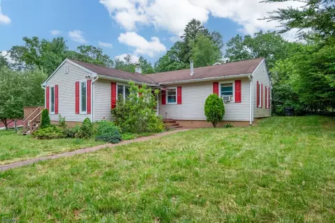 11 Ardena Rd, Hewitt, NJ 07421