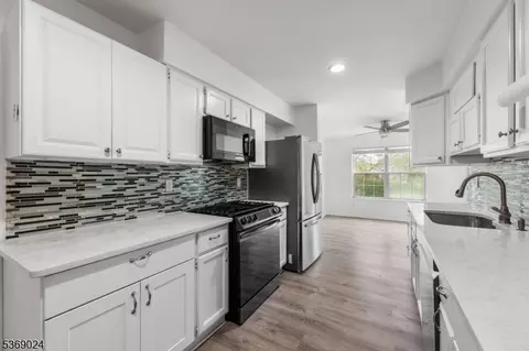 12 Andover Cir # E, Princeton, NJ 08540