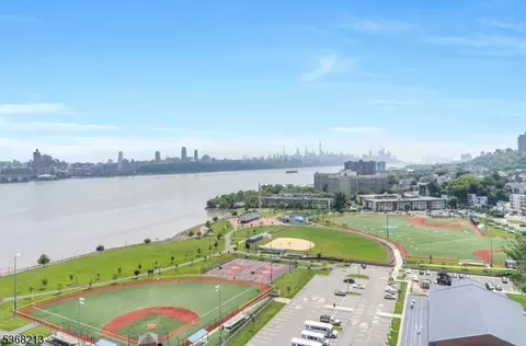 1203 River Rd 19k #19K, Edgewater, NJ 07020